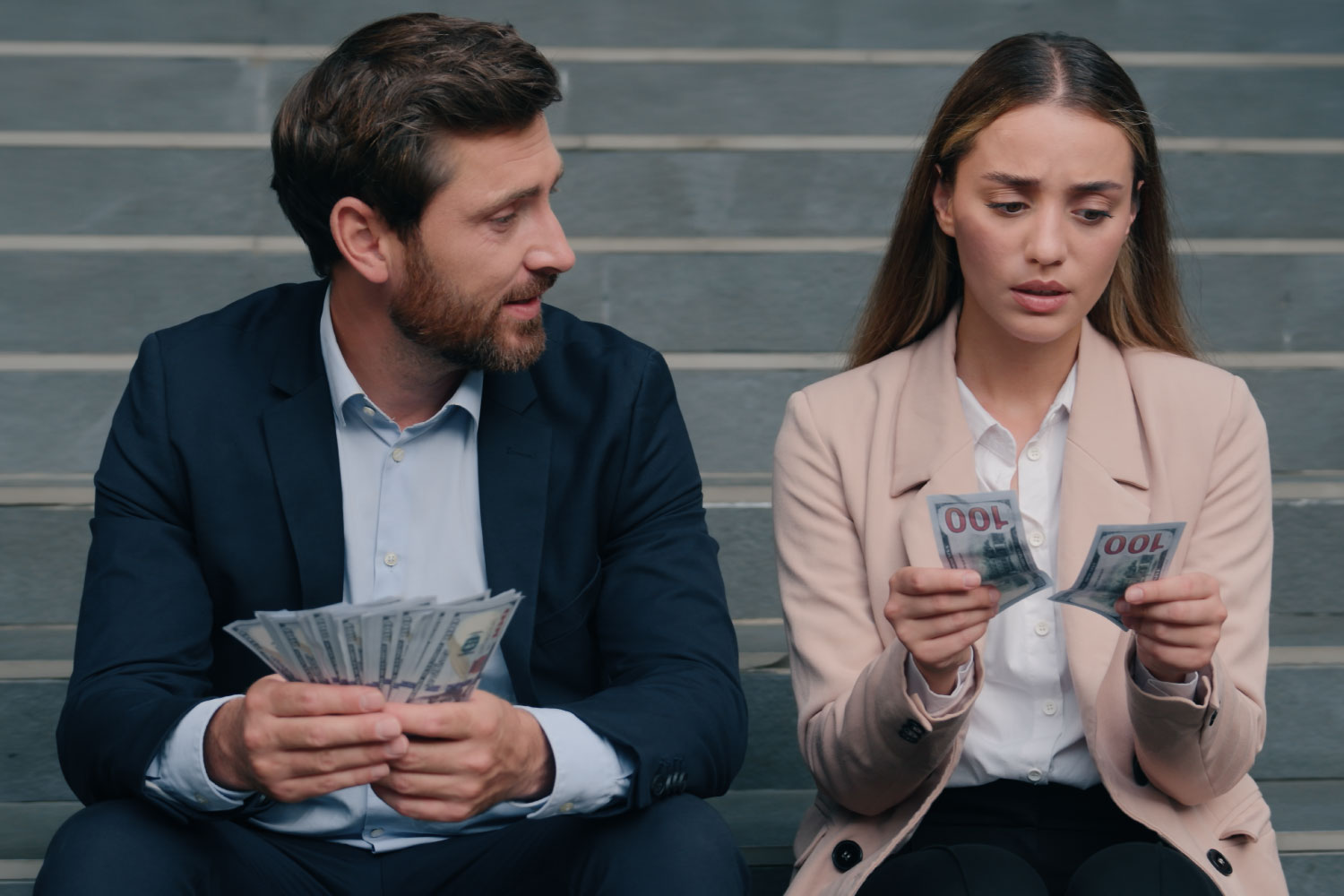  Kvinde får mindre end sin mandlige kollega i løn. Kun 64 % af danske medarbejdere oplever deres løn som fair.