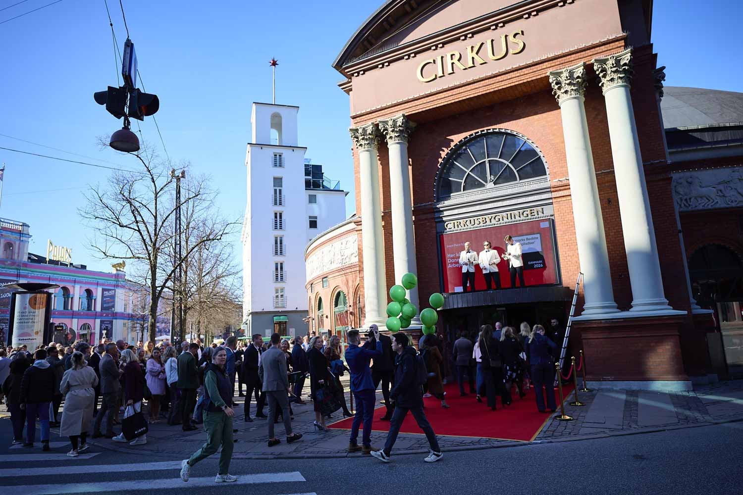 Gæster på vej ind til Danmarks Bedste Arbejdspladser 2026 award evet