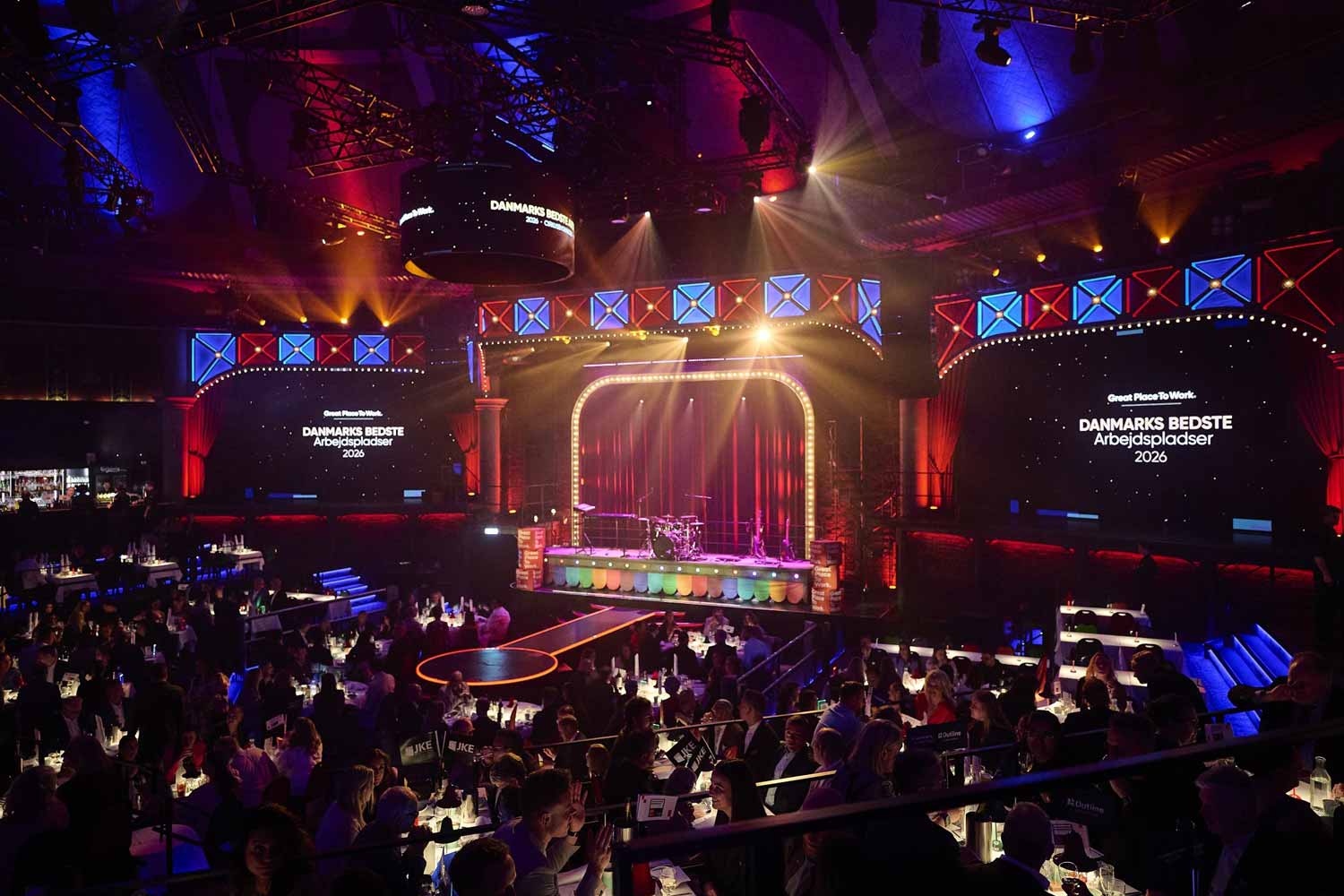 Spændte gæster sidder klar i Cirkusbygningen