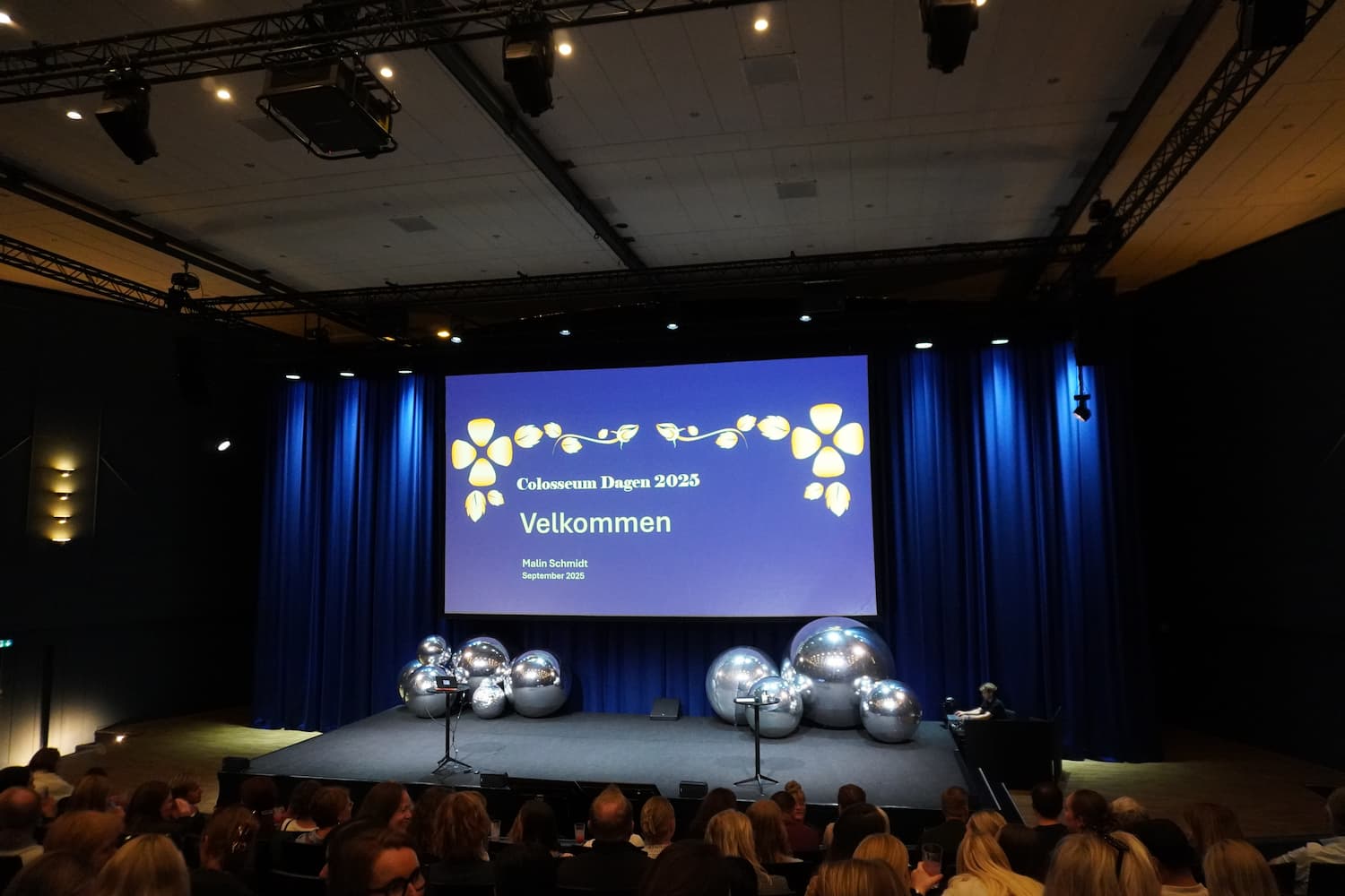 Colosseumdag er en festdag med fejring og faglighed for hele organisationen i Colosseum Tandlægerne