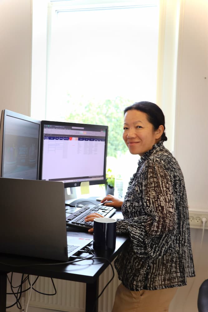 Smiles behind the screens – enjoying the workday