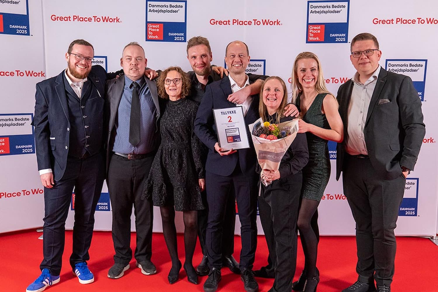 Vi tror på, at når medarbejdere trives, kan talentet foldes ud, så vi træffer gode beslutninger og leverer høj kvalitet.