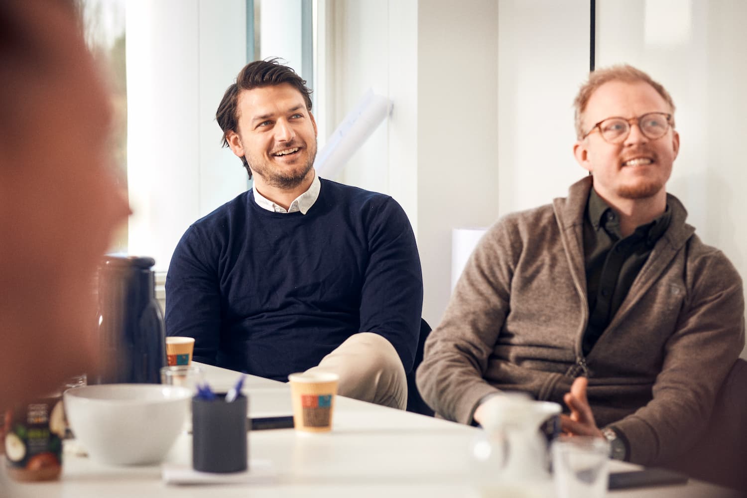 Vi prioriterer åben dialog og nærvær. Når vi lytter til hinanden, styrker vi fællesskabet.