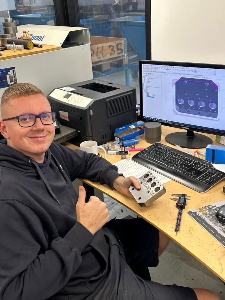 Tim igang med tegning/programmering