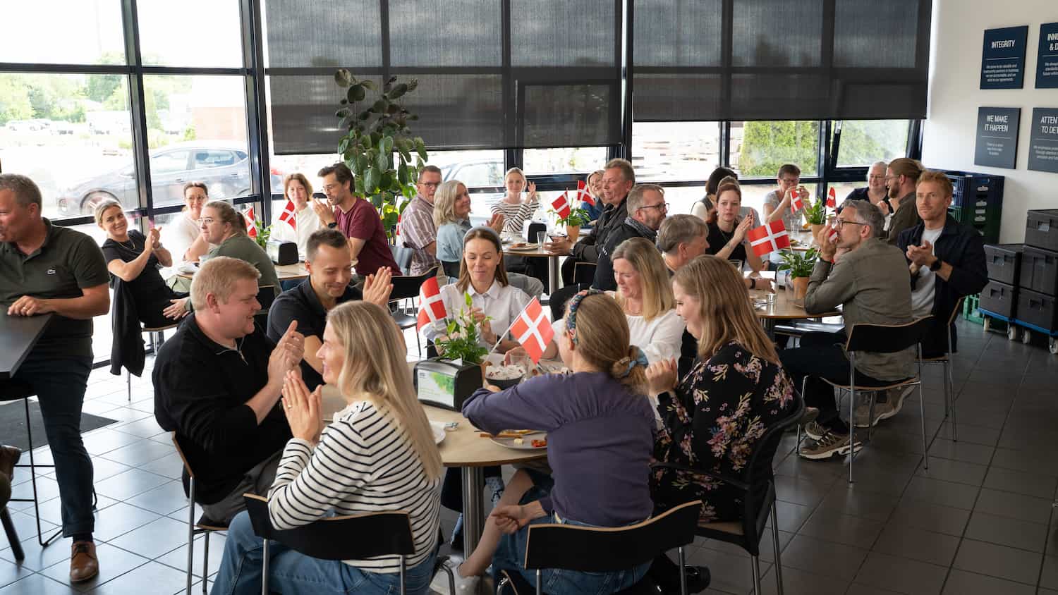  Nye medarbejdere bydes velkommen med morgenbrød i kantinen.