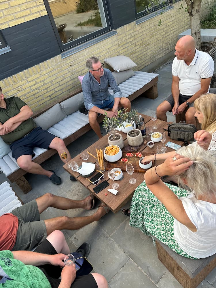 Fredagshygge i gårdhave