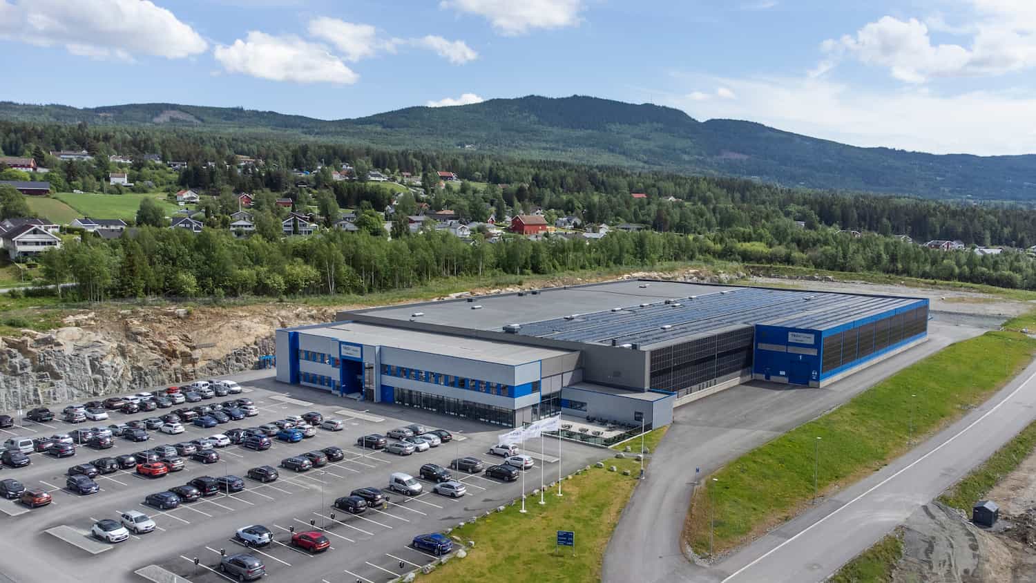 Hovedkontor og fabrikk på Jaren